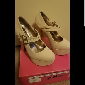 Womens soft suede pumps in light beige